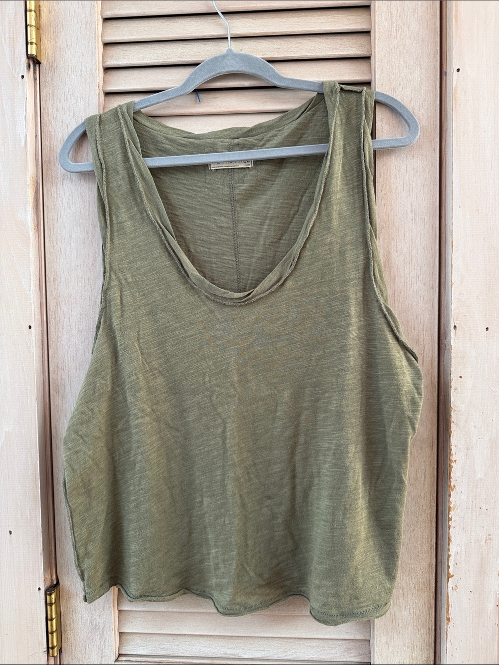 We The Free Olive Green Relaxed Scoop Tank Size Large Exposed Serge Seam